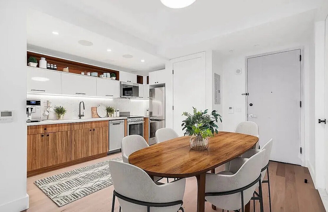 60 W 125th St in New York, NY - Building Photo