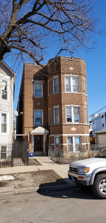 2815 N Harding Ave in Chicago, IL - Building Photo