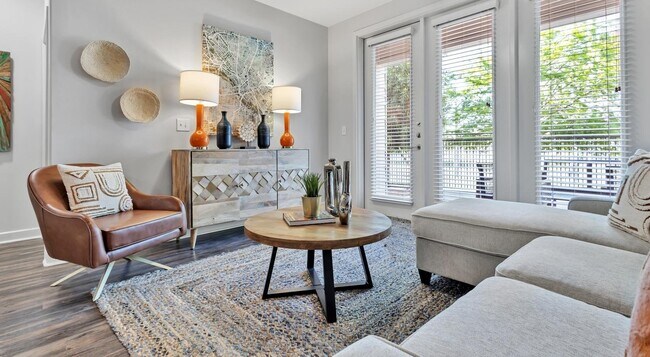 2627 Live Oak St, Unit 1376 in Dallas, TX - Building Photo - Building Photo