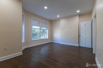 222 Broadway in Newark, NJ - Building Photo - Building Photo
