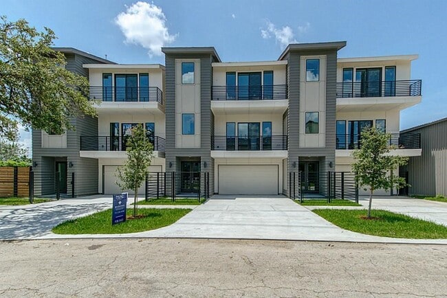 property at 2516 Pease St