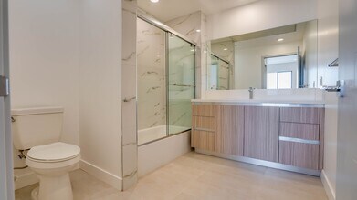 1540 S Hayworth Ave in Los Angeles, CA - Foto de edificio - Building Photo