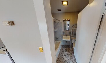 224 Banks St, Unit 6T in Cambridge, MA - Building Photo - Building Photo