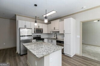 1000 Ashwood Pkwy in Atlanta, GA - Foto de edificio - Building Photo