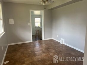 9 Winthrop Rd in Edison, NJ - Building Photo - Building Photo