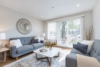 L'Esterel in Pointe-claire, QC - Building Photo - Building Photo