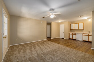 Crestwood Apartments in Beebe, AR - Foto de edificio - Interior Photo