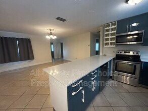 9369 93rd Ave in Seminole, FL - Building Photo - Building Photo