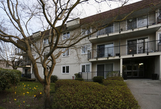 534 Smith Ave in Coquitlam, BC - Building Photo - Building Photo