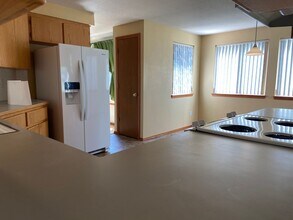 12972 SW Tearose Way in Tigard, OR - Building Photo - Building Photo