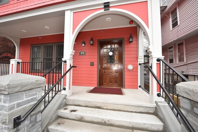 406 Stewart Ave, Unit First Floor Apartment 1 in Ithaca, NY - Building Photo - Building Photo