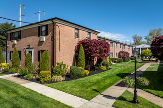 Bridgeton Apartments in Woodbridge, NJ - Foto de edificio - Building Photo