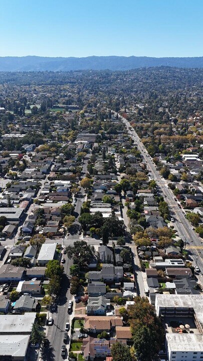 242 Jackson Ave in Redwood City, CA - Building Photo