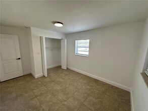 4830 SW 41st Ave in Fort Lauderdale, FL - Building Photo - Building Photo