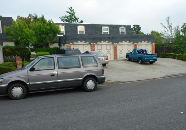 977 Mangrove Ave in Sunnyvale, CA - Building Photo - Building Photo