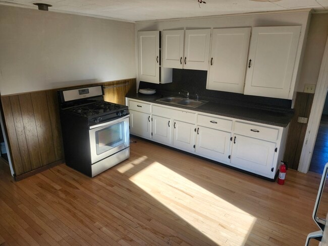 108 3rd St, Unit 108 3rd st leominster MA