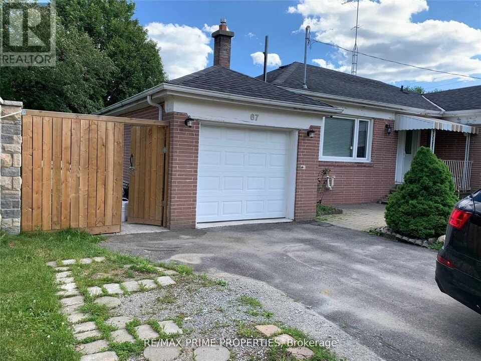 67 Dennett Dr in Toronto, ON - Building Photo