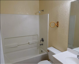 1122 Garibaldi St E in Lehigh Acres, FL - Foto de edificio - Building Photo