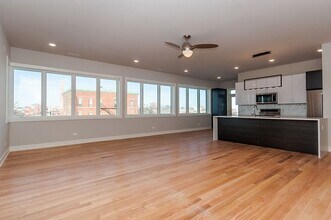 1639 W Grand Ave in Chicago, IL - Building Photo - Building Photo