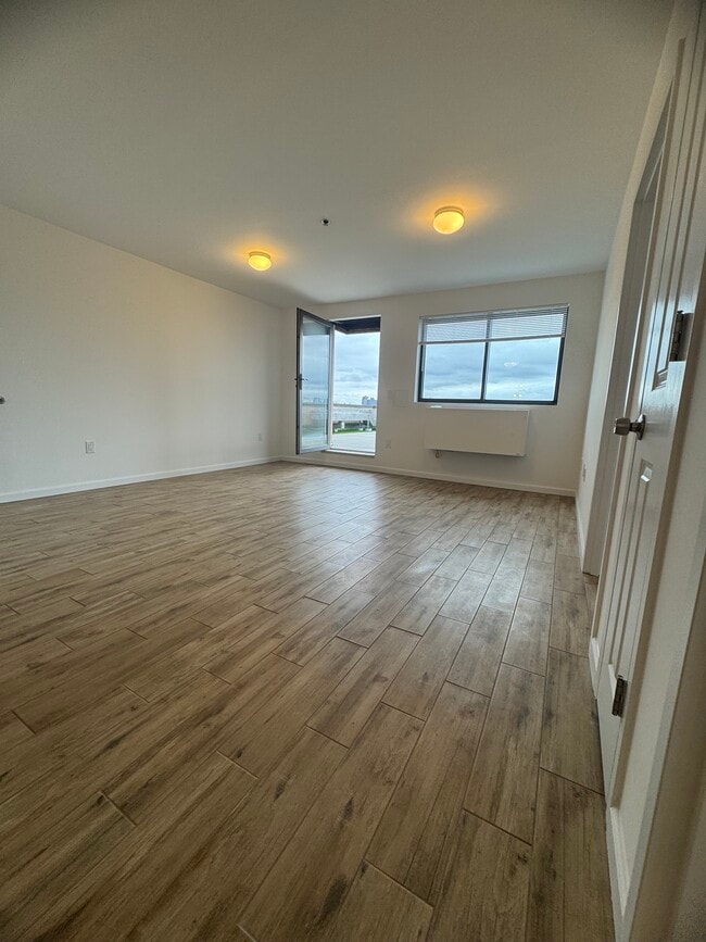 3104 31st Ave, Unit 4 in Astoria, NY - Building Photo - Building Photo