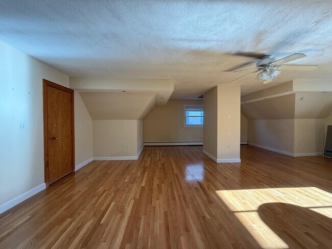 14 Winter St, Unit 3 in Somerville, MA - Building Photo - Building Photo