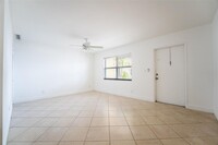 815 Middle River Dr, Unit 115 in Fort Lauderdale, FL - Foto de edificio - Building Photo