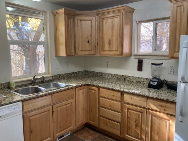 335 S 700 E St in Provo, UT - Building Photo - Building Photo