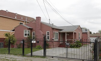 660-662 S Elmhurst Ave in Oakland, CA - Building Photo