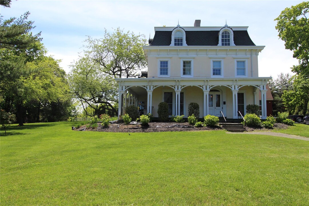 110 Mt Pleasant Ave in Mamaroneck, NY - Foto de edificio