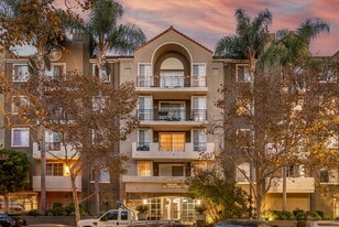 Essex Properties at Miracle Mile in Los Angeles, CA - Building Photo