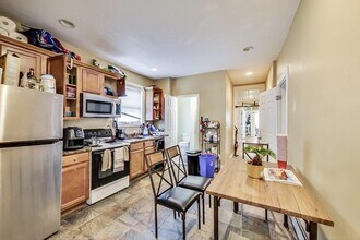 47 Hillside St, Unit 1 in Boston, MA - Foto de edificio - Building Photo