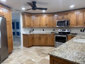 7292 Popham Dr in Ft. Myers, FL - Building Photo - Building Photo