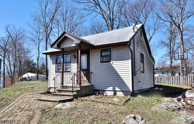 63 Iowa Ave in Jefferson, NJ - Building Photo - Building Photo