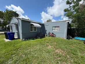 2431 Plunkett St in Hollywood, FL - Building Photo - Building Photo