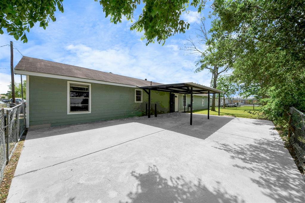 13710 Brownsville St in Houston, TX - Building Photo