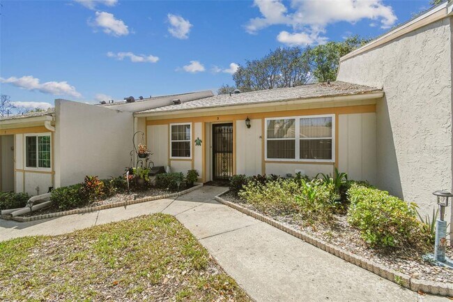 8130 Braddock Cir in Port Richey, FL - Building Photo - Building Photo
