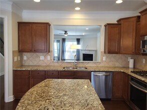 2428 Hadlow Ln in Atlanta, GA - Building Photo - Building Photo