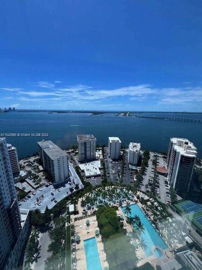 1435 Brickell Ave in Miami, FL - Building Photo - Building Photo