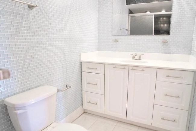 271 Newbury St, Unit 3 in Boston, MA - Foto de edificio - Building Photo