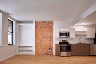 909 Madison Ave, Unit 909 A in Toledo, OH - Building Photo - Building Photo