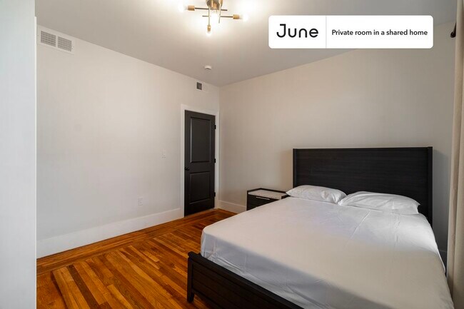 Room in Shared 5 bed/2 bath home, Unit D in Boston, MA - Foto de edificio - Building Photo
