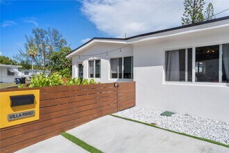 2380 NE 137th St in North Miami Beach, FL - Building Photo - Building Photo