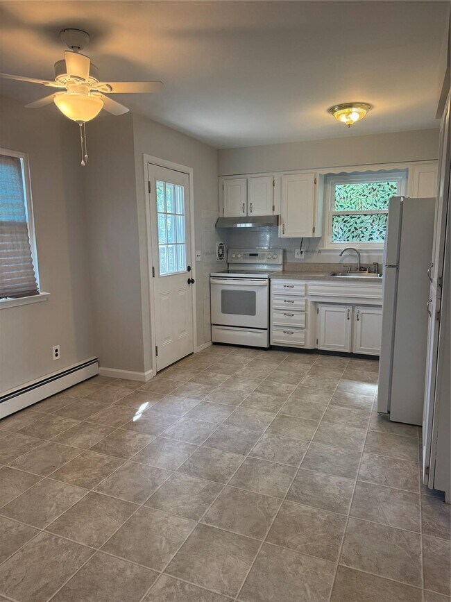 432 Clarice Blvd in Holbrook, NY - Building Photo - Building Photo
