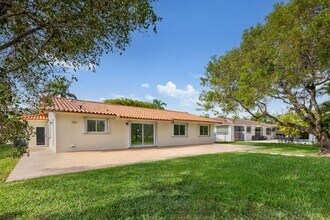 2045 SW 125th Ct in Miami, FL - Building Photo - Building Photo