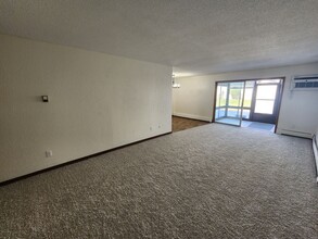 2710 Dale St N in Roseville, MN - Building Photo - Building Photo