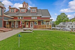 112 Main St in Stowe, VT - Building Photo