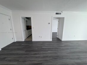 633 S Royal Poinciana Blvd in Miami Springs, FL - Building Photo - Building Photo