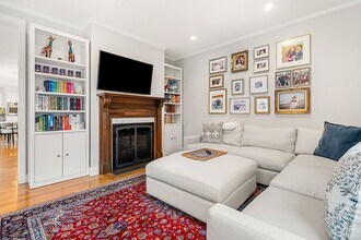 21 Glenland Rd in Newton, MA - Foto de edificio - Building Photo