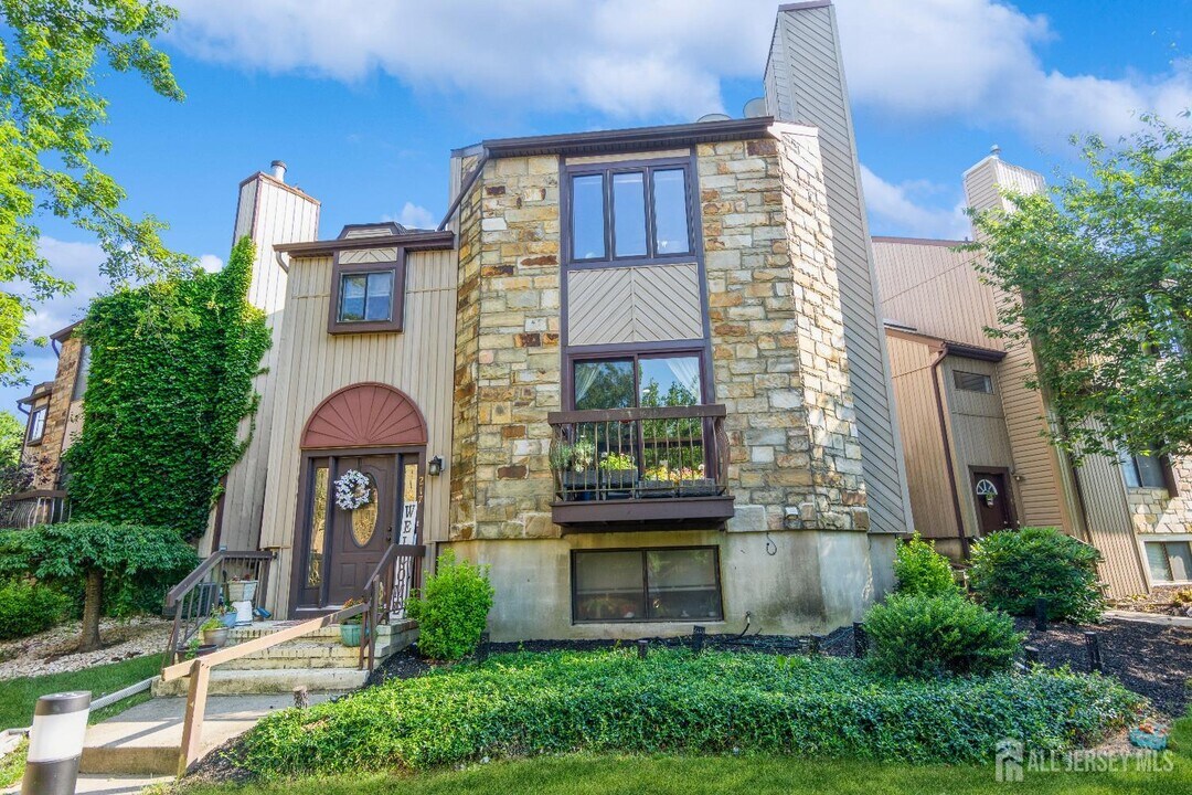 217 Silver Ln in Old Bridge, NJ - Building Photo