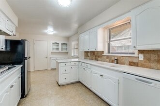 6138 Annapolis Ln in Dallas, TX - Building Photo - Building Photo